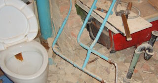 Профессиональный демонтаж перегородки ванной и туалета в чусовом - от 583 рублей